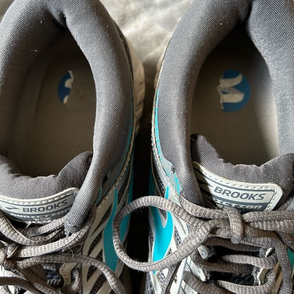 Brooks Addiction 13 running or walking shoes womens size 11 - Picture 7 of 7